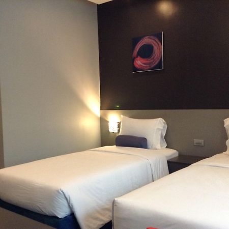Li Nakpil Hotell Manila Exteriör bild