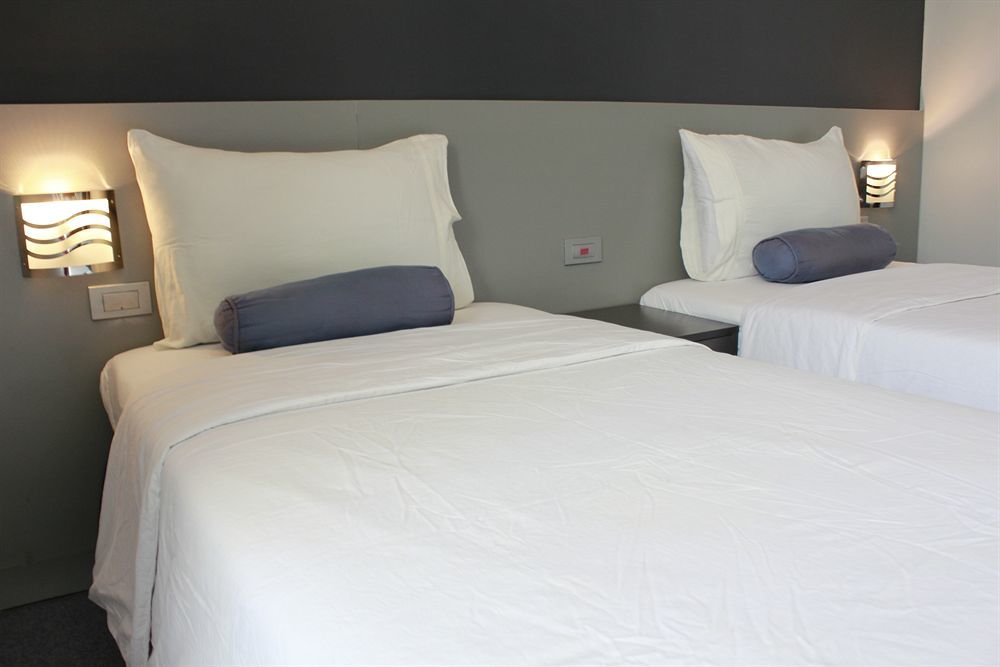Li Nakpil Hotell Manila Exteriör bild