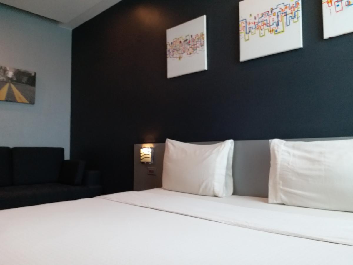 Li Nakpil Hotell Manila Exteriör bild