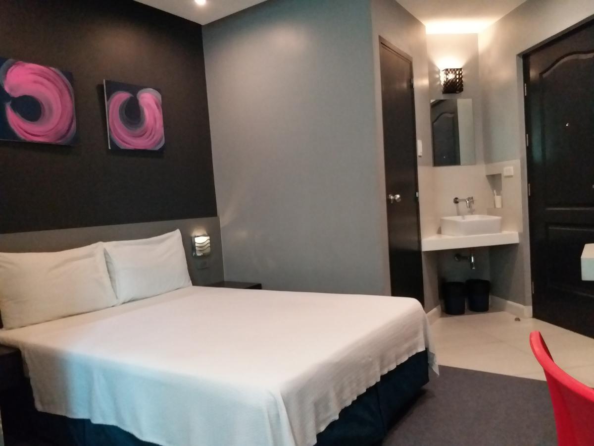Li Nakpil Hotell Manila Exteriör bild
