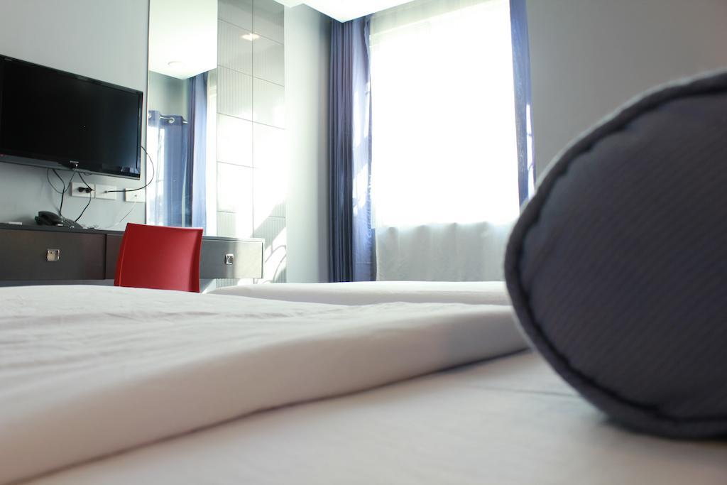 Li Nakpil Hotell Manila Exteriör bild